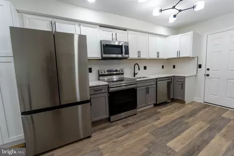 Entry Way - 302 Gilmor St, Baltimore, MD 21223 photo 4 of 7