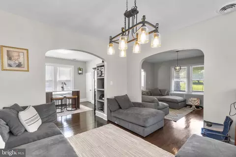 Entry Way - 6222 Brook Ave, Baltimore, MD 21206 photo 2 of 4