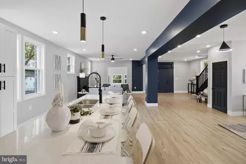 Entry Way - 4011 Carlisle Ave, Baltimore, MD 21216 photo 6 of 12