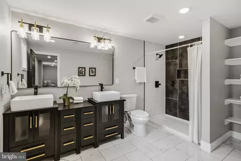 Bath - 4011 Carlisle Ave, Baltimore, MD 21216 photo 1 of 5