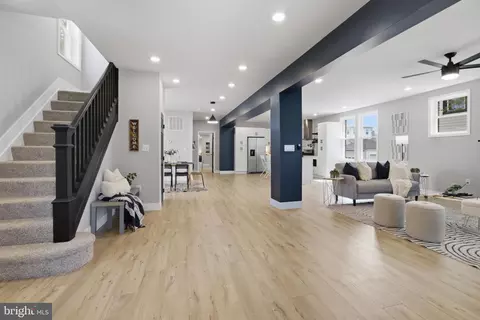 Entry Way - 4011 Carlisle Ave, Baltimore, MD 21216 photo 2 of 12