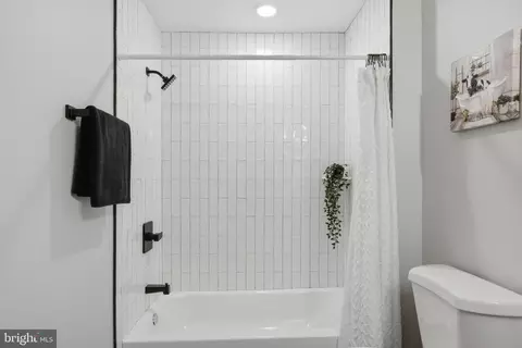 Bath - 4011 Carlisle Ave, Baltimore, MD 21216 photo 5 of 5