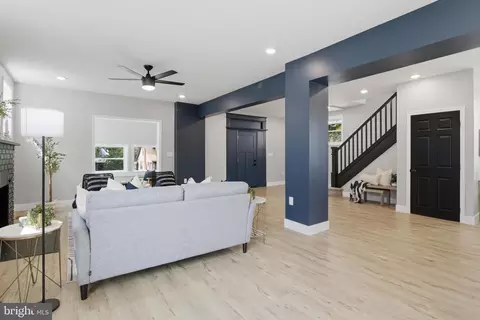 Entry Way - 4011 Carlisle Ave, Baltimore, MD 21216 photo 3 of 12