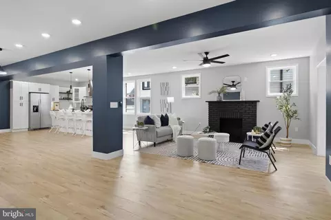 Entry Way - 4011 Carlisle Ave, Baltimore, MD 21216 photo 1 of 12