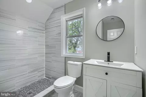 Bath - 3509 Sequoia Ave, Baltimore, MD 21215 photo 6 of 7