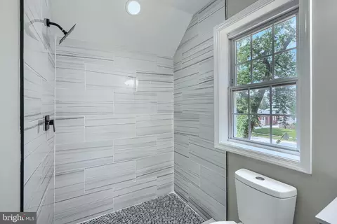 Bath - 3509 Sequoia Ave, Baltimore, MD 21215 photo 7 of 7