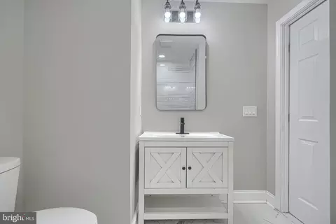 Bath - 3509 Sequoia Ave, Baltimore, MD 21215 photo 5 of 7
