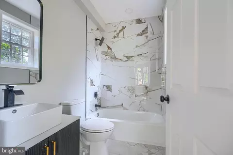 Bath - 3509 Sequoia Ave, Baltimore, MD 21215 photo 1 of 7