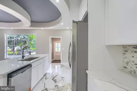 Entry Way - 3509 Sequoia Ave, Baltimore, MD 21215 photo 6 of 12