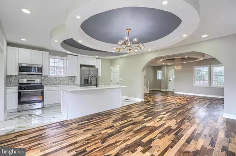 Entry Way - 3509 Sequoia Ave, Baltimore, MD 21215 photo 5 of 12