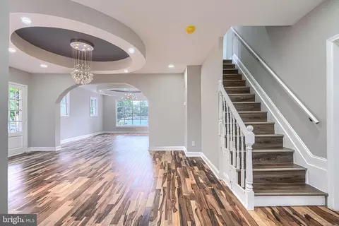 Entry Way - 3509 Sequoia Ave, Baltimore, MD 21215 photo 3 of 12