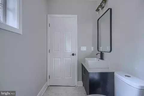Entry Way - 3509 Sequoia Ave, Baltimore, MD 21215 photo 9 of 12
