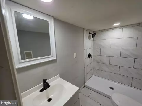 Bath - 2540 Quantico Ave, Baltimore, MD 21215 photo 6 of 7