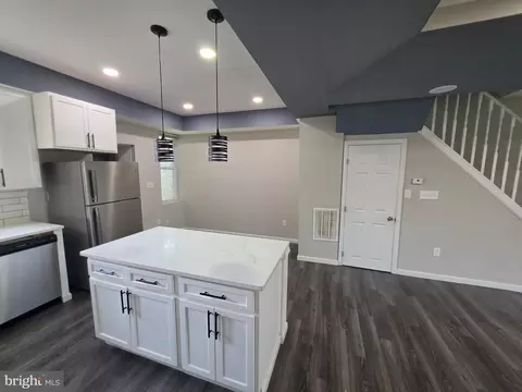 Entry Way - 2540 Quantico Ave, Baltimore, MD 21215 photo 5 of 9