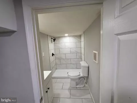 Bath - 2540 Quantico Ave, Baltimore, MD 21215 photo 5 of 7