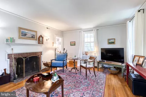 Living - 3 Saint Dunstans Garth, Baltimore, MD 21212 photo 2 of 3
