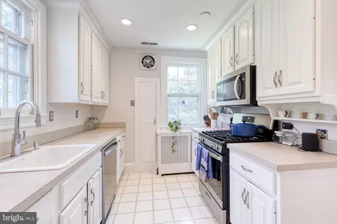 Kitchen - 3 Saint Dunstans Garth, Baltimore, MD 21212 photo 4 of 6