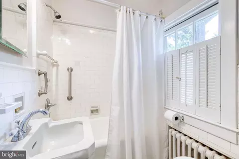 Bath - 3 Saint Dunstans Garth, Baltimore, MD 21212 photo 1 of 1