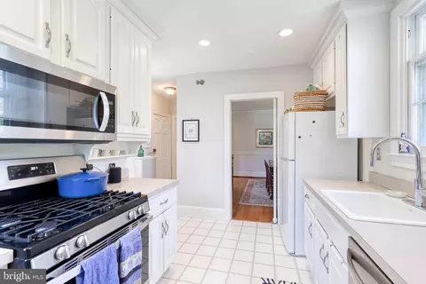 Kitchen - 3 Saint Dunstans Garth, Baltimore, MD 21212 photo 5 of 6