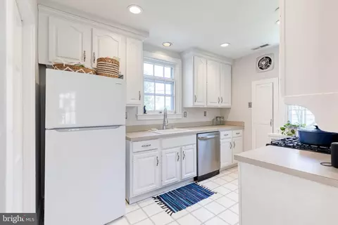 Kitchen - 3 Saint Dunstans Garth, Baltimore, MD 21212 photo 1 of 6