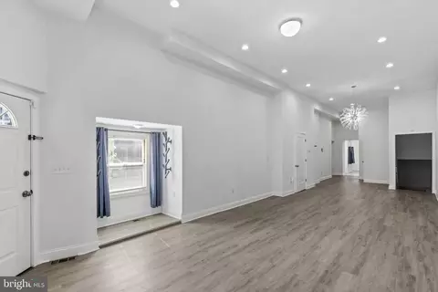 Entry Way - 455 E Lorraine Ave, Baltimore, MD 21218 photo 3 of 9