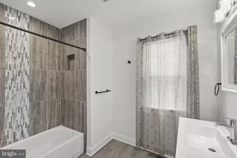 Bath - 455 E Lorraine Ave, Baltimore, MD 21218 photo 1 of 3