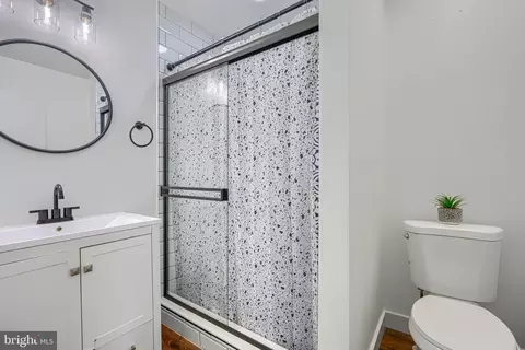 Bath - 4212 Powell Ave, Baltimore, MD 21206 photo 4 of 7
