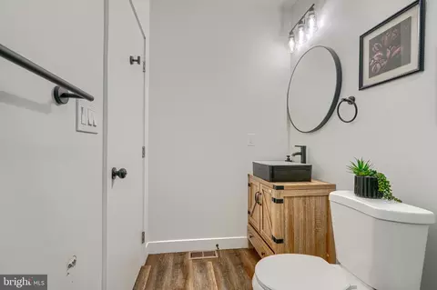 Bath - 4212 Powell Ave, Baltimore, MD 21206 photo 3 of 7