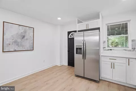 Entry Way - 38 N Monastery Ave, Baltimore, MD 21229 photo 3 of 7