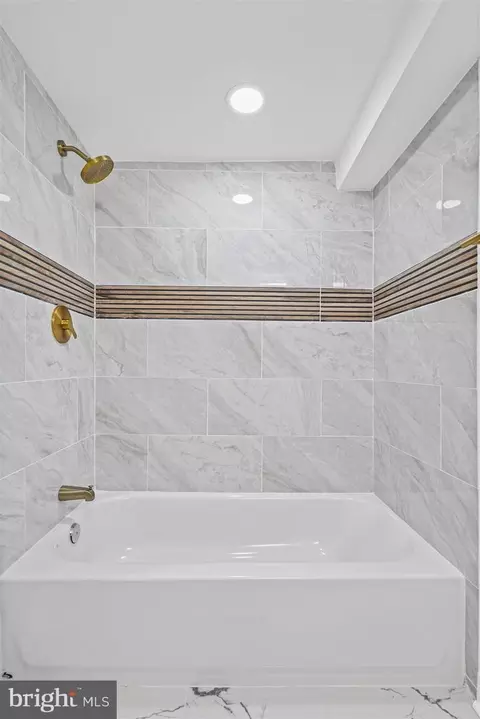 Bath - 38 N Monastery Ave, Baltimore, MD 21229 photo 2 of 5