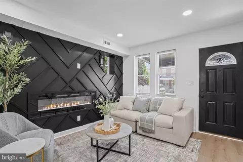 Entry Way - 38 N Monastery Ave, Baltimore, MD 21229 photo 1 of 7