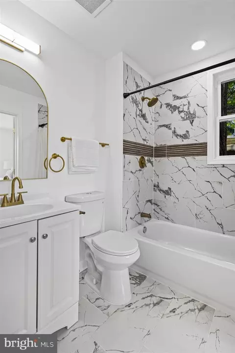 Bath - 38 N Monastery Ave, Baltimore, MD 21229 photo 5 of 5