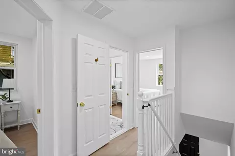 Entry Way - 38 N Monastery Ave, Baltimore, MD 21229 photo 6 of 7