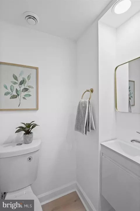 Bath - 38 N Monastery Ave, Baltimore, MD 21229 photo 1 of 5