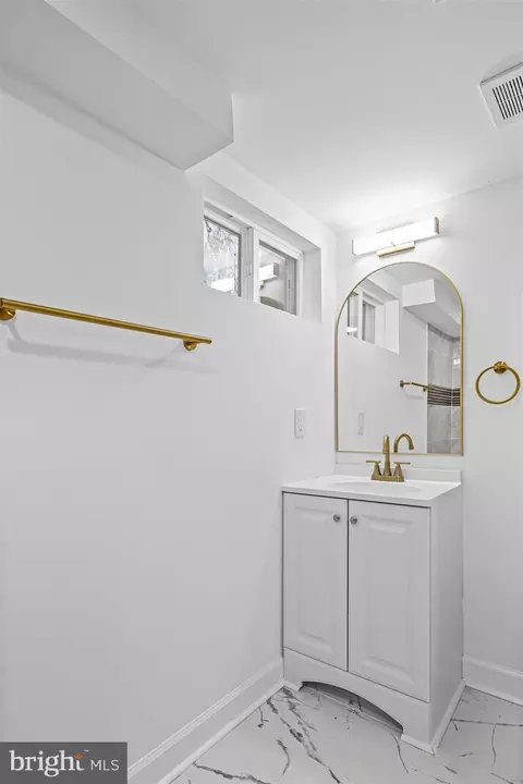 Bath - 38 N Monastery Ave, Baltimore, MD 21229 photo 3 of 5