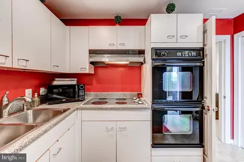 Kitchen - 10 E Lee St #2103, Baltimore, MD 21202 photo 3 of 3