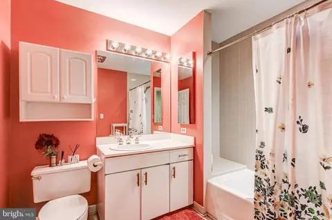Bath - 10 E Lee St #2103, Baltimore, MD 21202 photo 1 of 2