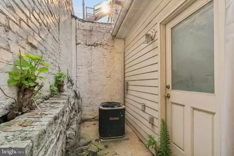 Exterior - 109 E West St, Baltimore, MD 21230 photo 1 of 1