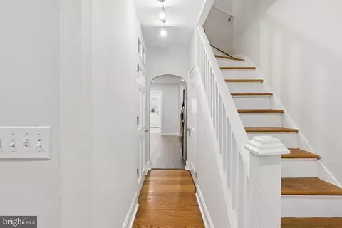 Entry Way - 109 E West St, Baltimore, MD 21230 photo 2 of 5