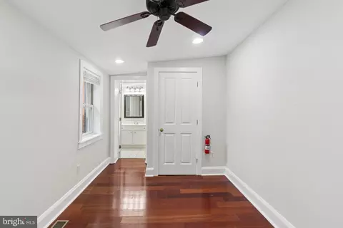 Bedroom - 109 E West St, Baltimore, MD 21230 photo 1 of 3
