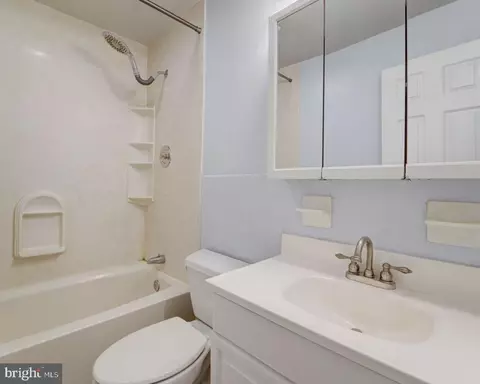 Bath - 3129 Fleet St, Baltimore, MD 21224 photo 1 of 4