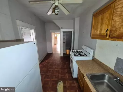 Entry Way - 2811 Boarman Ave, Baltimore, MD 21215 photo 5 of 6