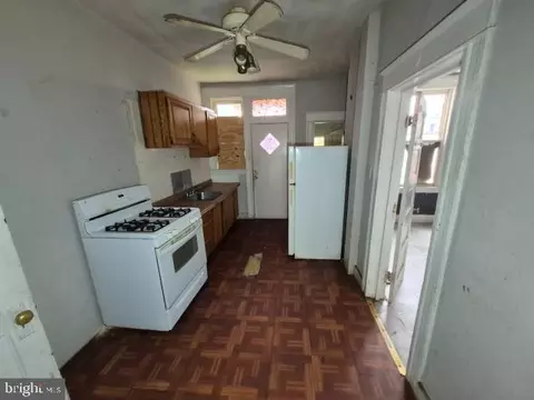 Entry Way - 2811 Boarman Ave, Baltimore, MD 21215 photo 3 of 6