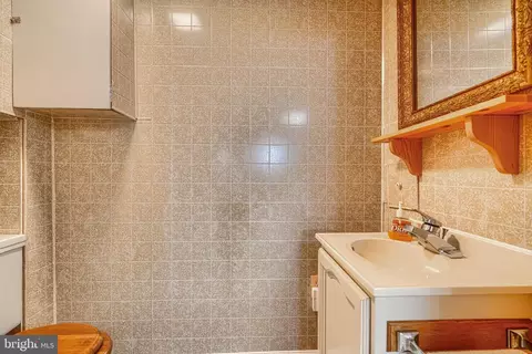 Bath - 6012 Winthrope Ave, Baltimore, MD 21206 photo 2 of 2
