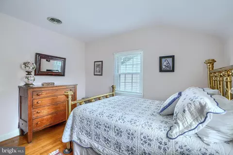 Bedroom - 6012 Winthrope Ave, Baltimore, MD 21206 photo 4 of 5