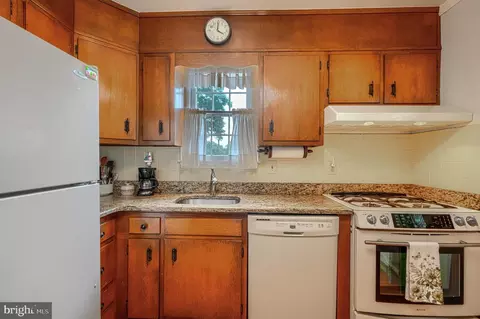 Kitchen - 6012 Winthrope Ave, Baltimore, MD 21206 photo 3 of 4