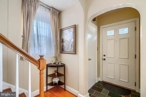 Entry Way - 6012 Winthrope Ave, Baltimore, MD 21206 photo 1 of 1