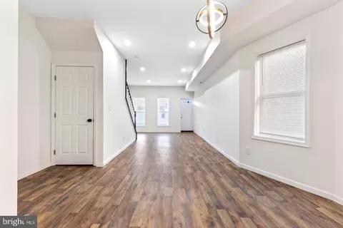 Entry Way - 3324 Edmondson Ave, Baltimore, MD 21229 photo 4 of 6