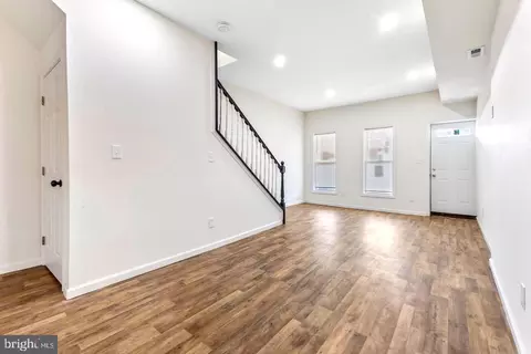 Living - 3324 Edmondson Ave, Baltimore, MD 21229 photo 2 of 3