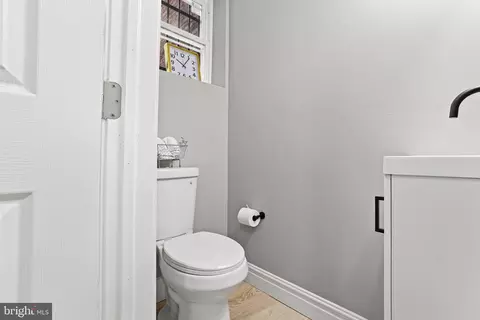 Entry Way - 1640 N Wolfe St, Baltimore, MD 21213 photo 10 of 17